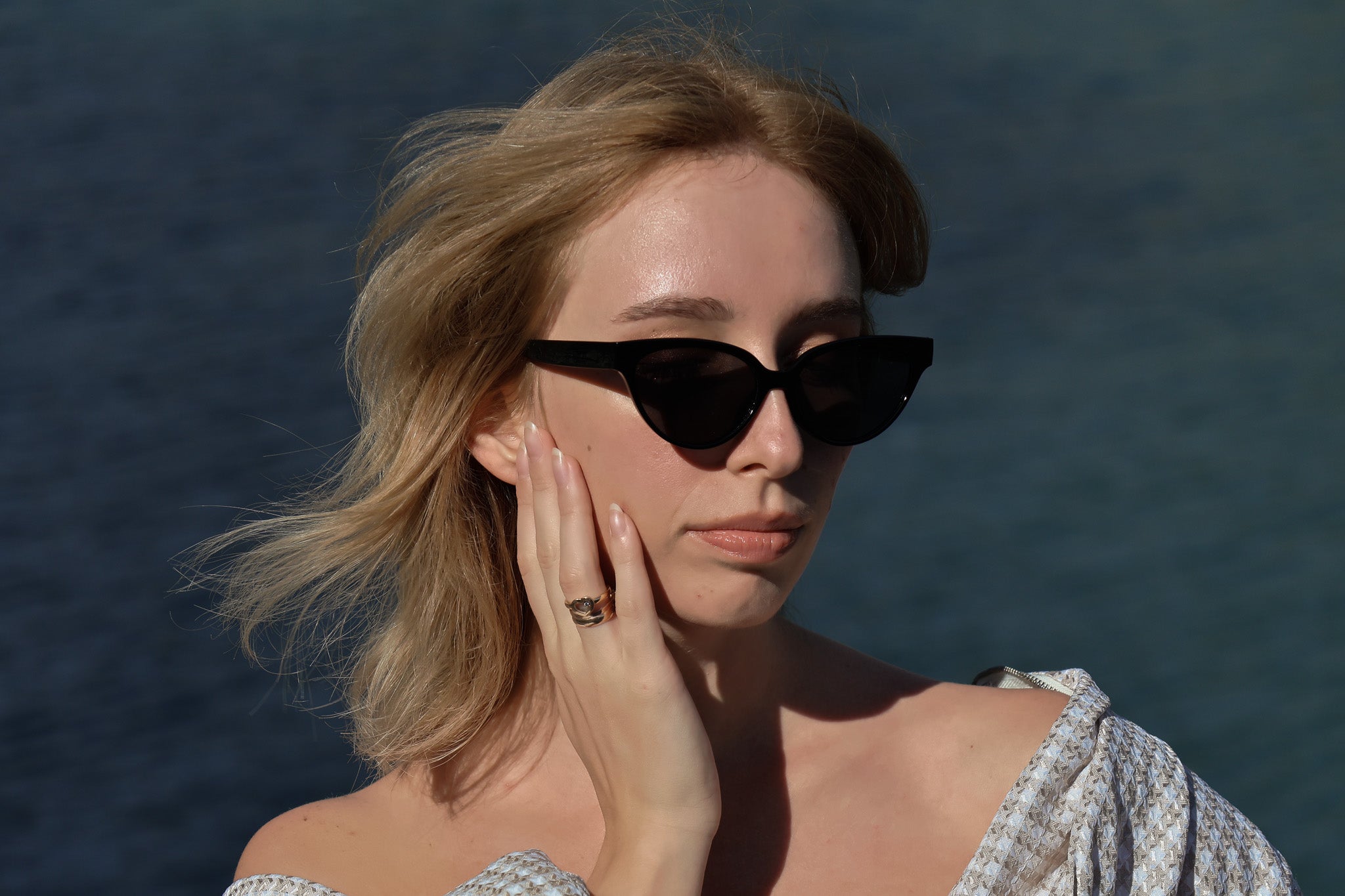 Gafas de sol estilo cat-eye minimalistas y elegantes