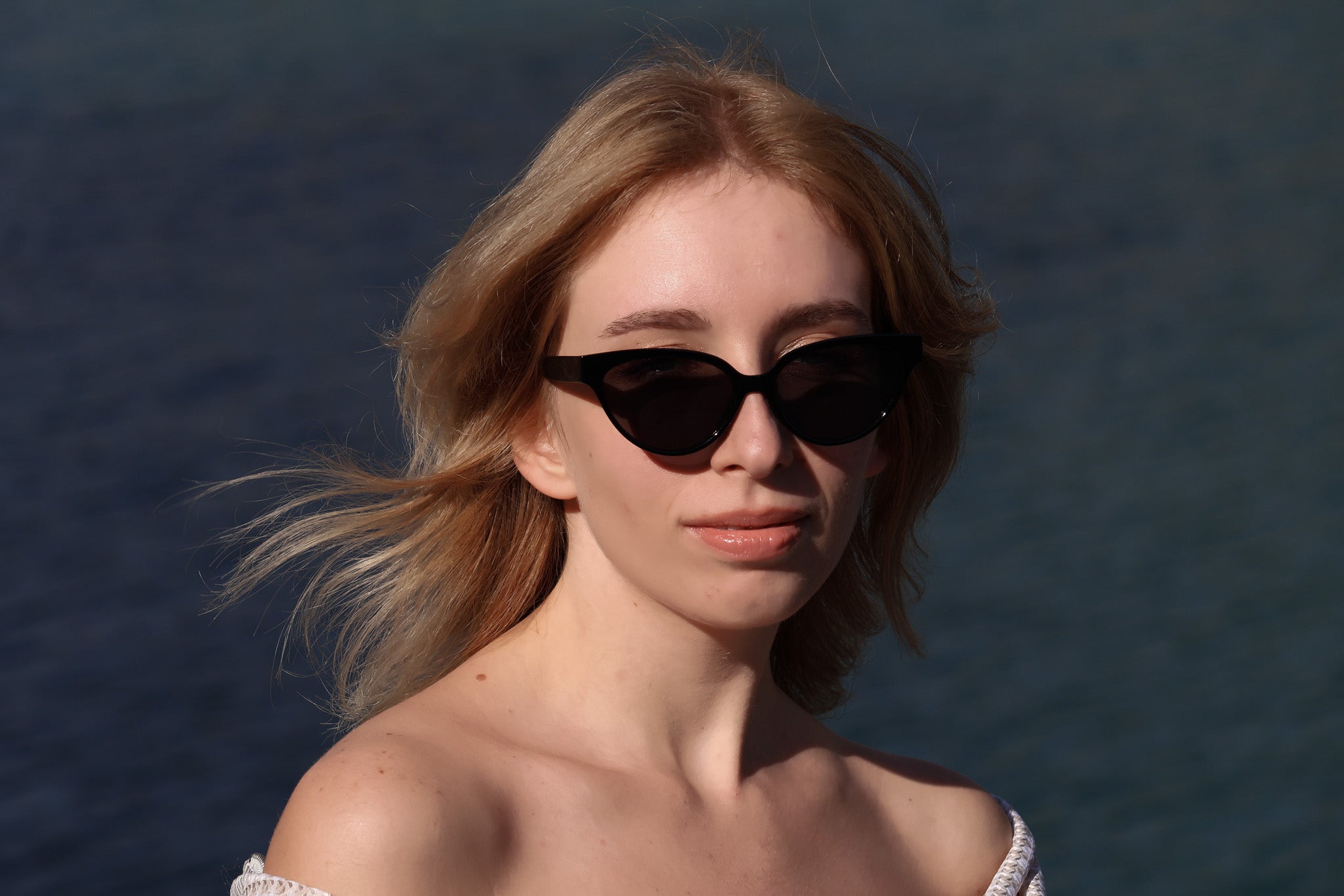 Gafas de sol estilo cat-eye minimalistas y elegantes