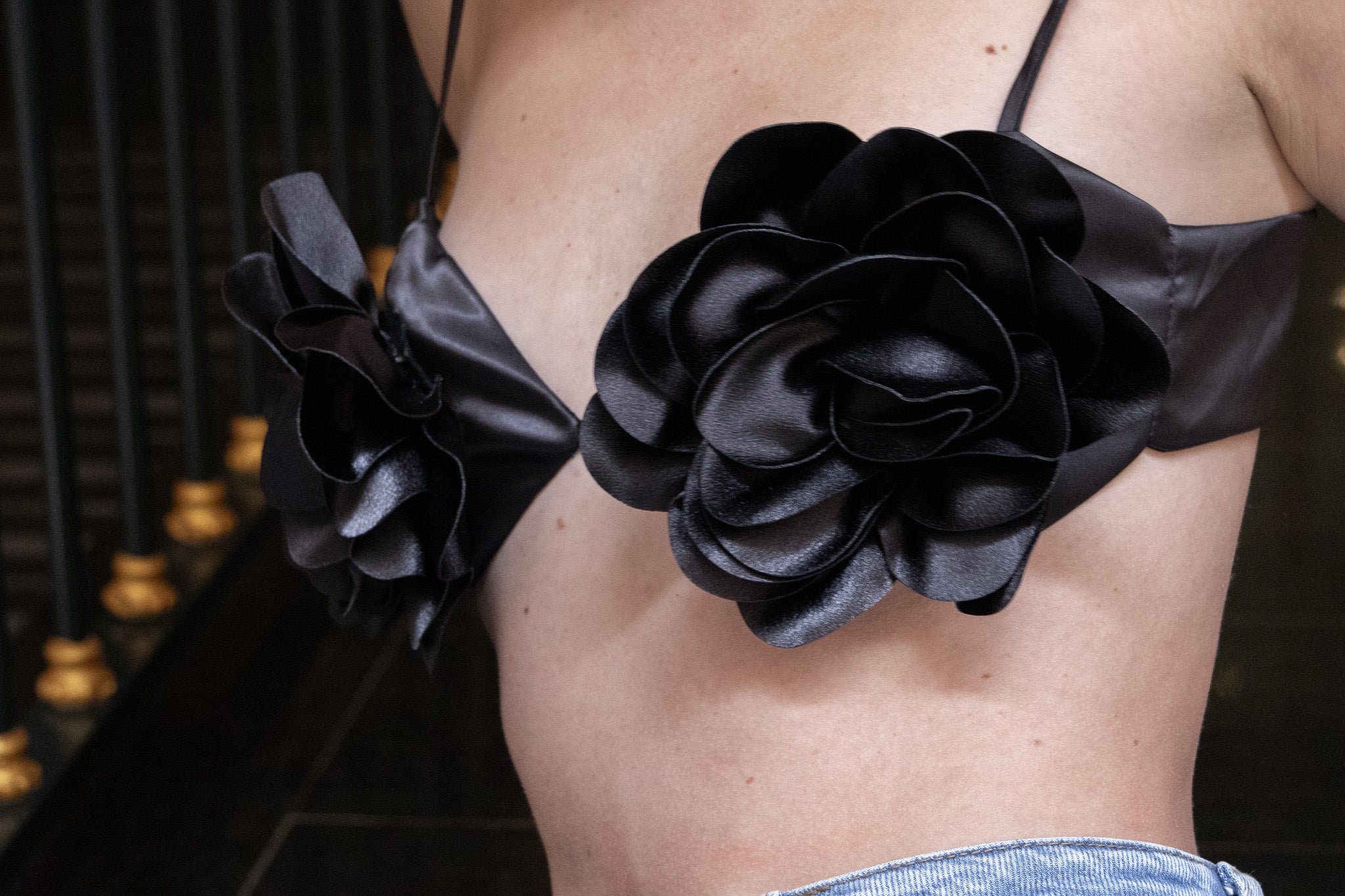 Sexy fitted bra with 3D floral appliqué