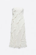 Vestido sin tirantes con dobladillo con volantes y malla
