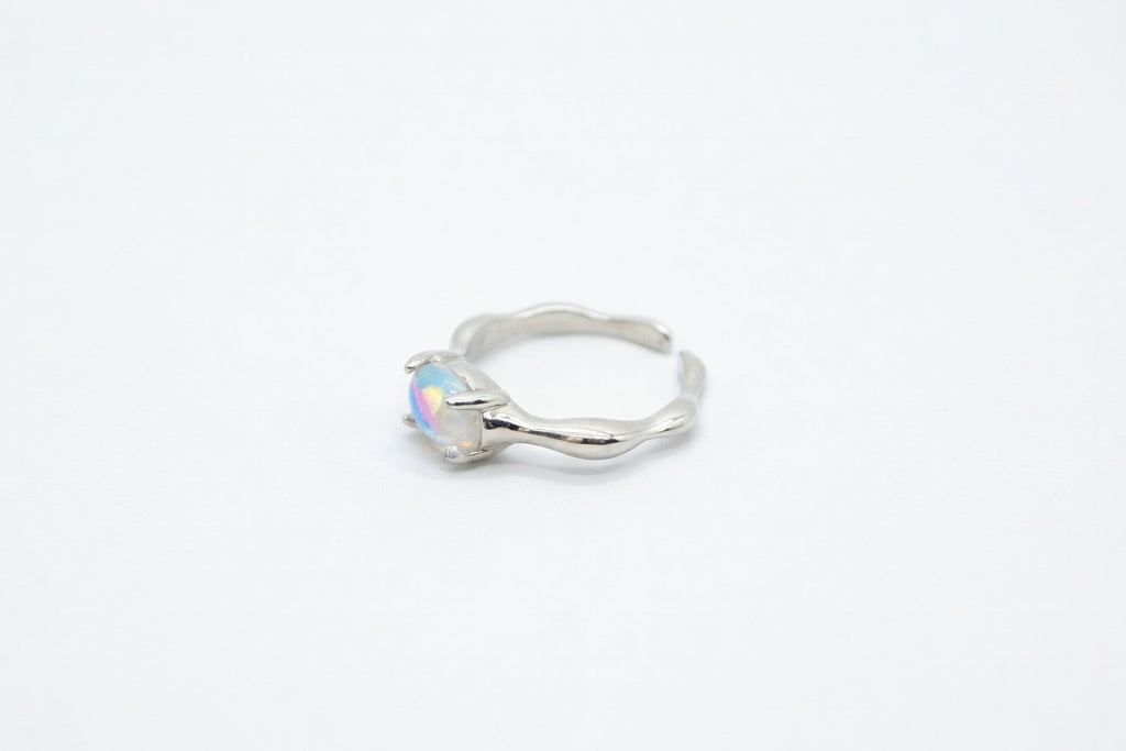 Anillo abierto con circonita ovalada