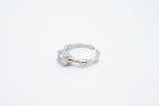 Anillo abierto con circonita ovalada