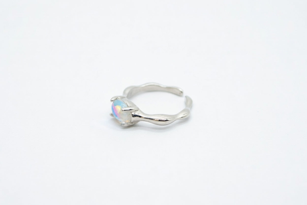 Anillo abierto con circonita ovalada