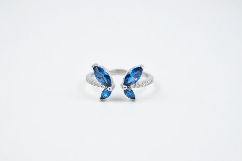 Anillo ajustable con mariposa de cristal azul