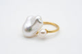 Anillo de perlas minimalista y a la moda