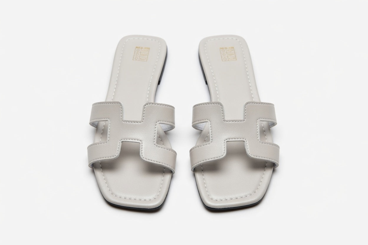 Sandalias planas en forma de H a la moda